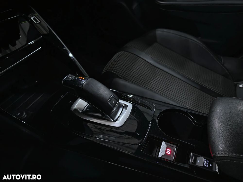 Peugeot 2008 PureTech 130 EAT8 GT - 26