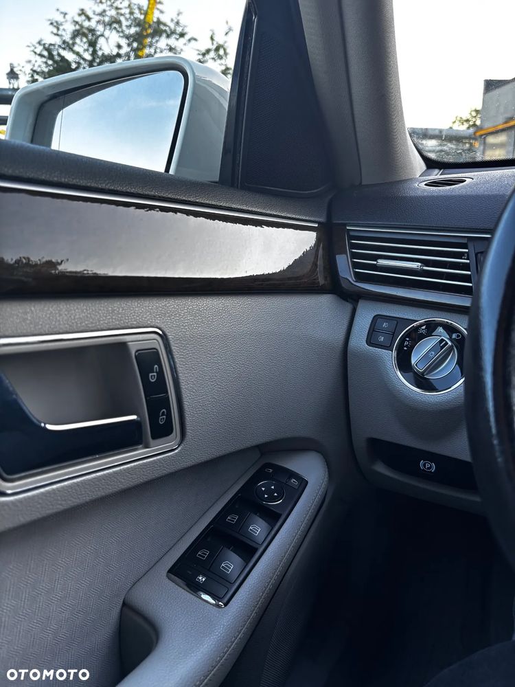 Mercedes-Benz Klasa E 200 CGI BlueEffICIENCY - 12