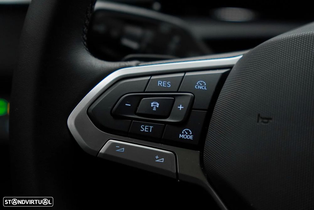 VW T-Roc 1.5 eTSI Life DSG - 23