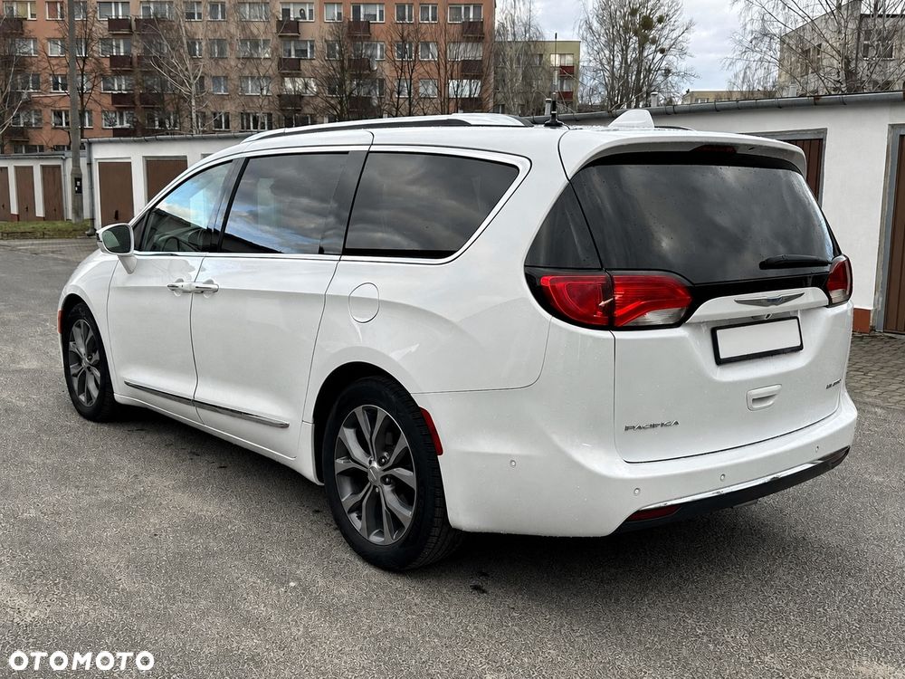 Chrysler Pacifica - 3