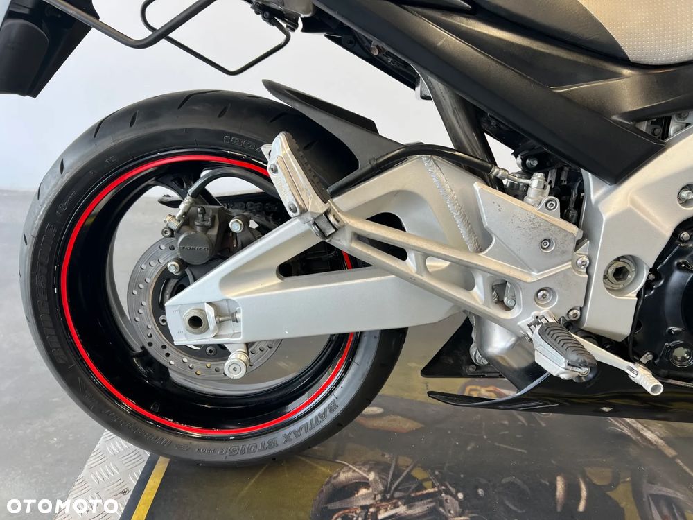 Suzuki GSR - 17
