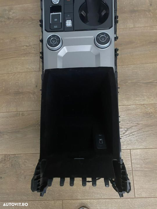 Consola - VW TOUAREG CR7 - 10
