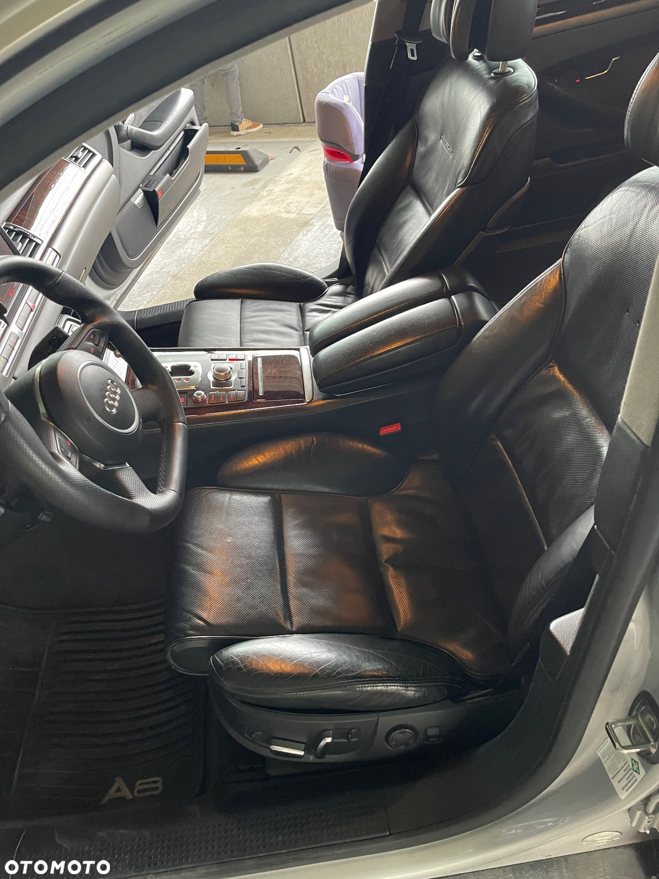 Audi A8 4.2 L Quattro - 33