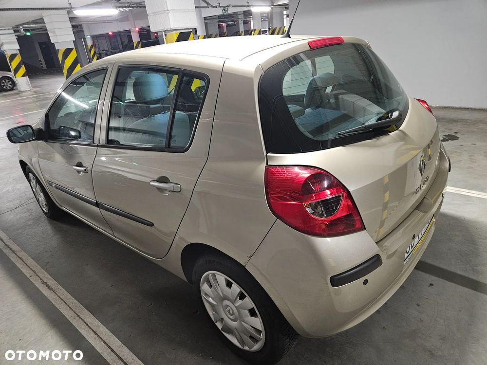 Renault Clio 1.4 16V Authentique - 5