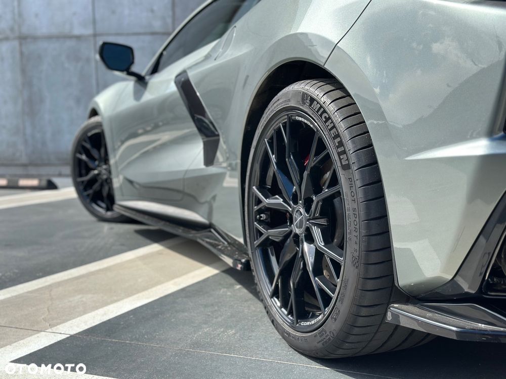 Chevrolet Corvette - 12
