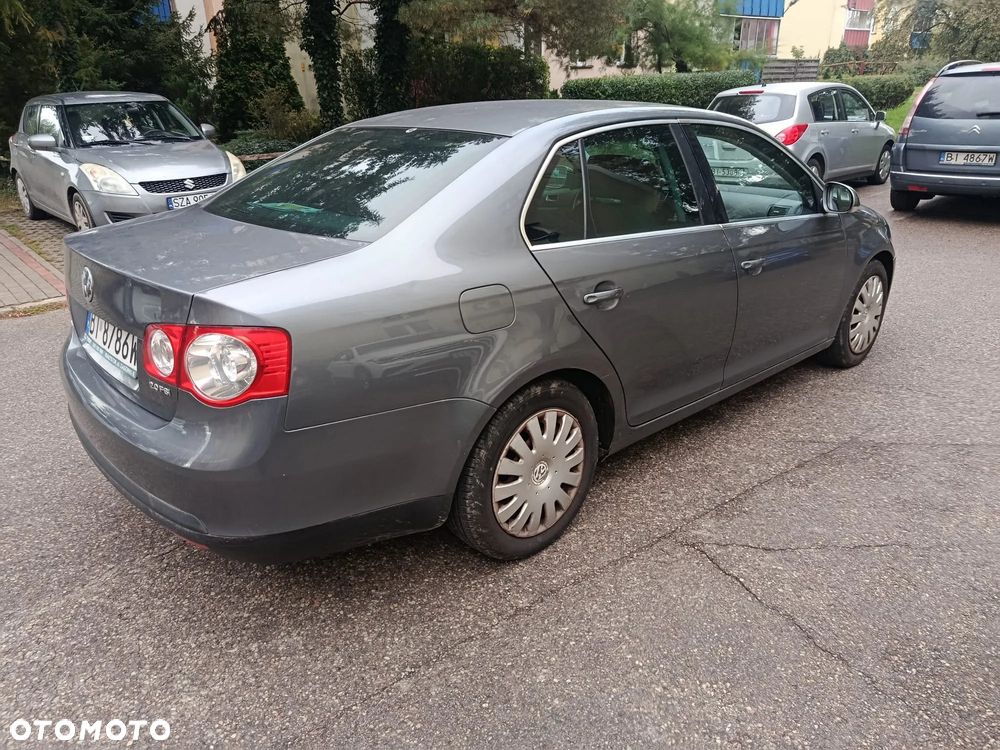 Volkswagen Jetta 2.0 FSI Comfortline - 4