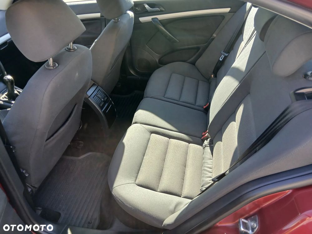 Skoda Octavia 1.6 Ambiente - 14