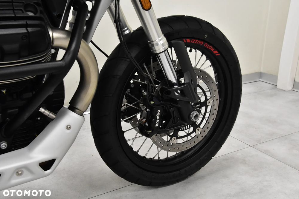 Moto Guzzi V85 - 30