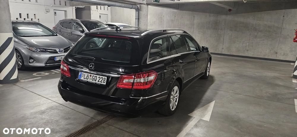 Mercedes-Benz Klasa E 200 CGI BlueEffICIENCY Elegance - 4