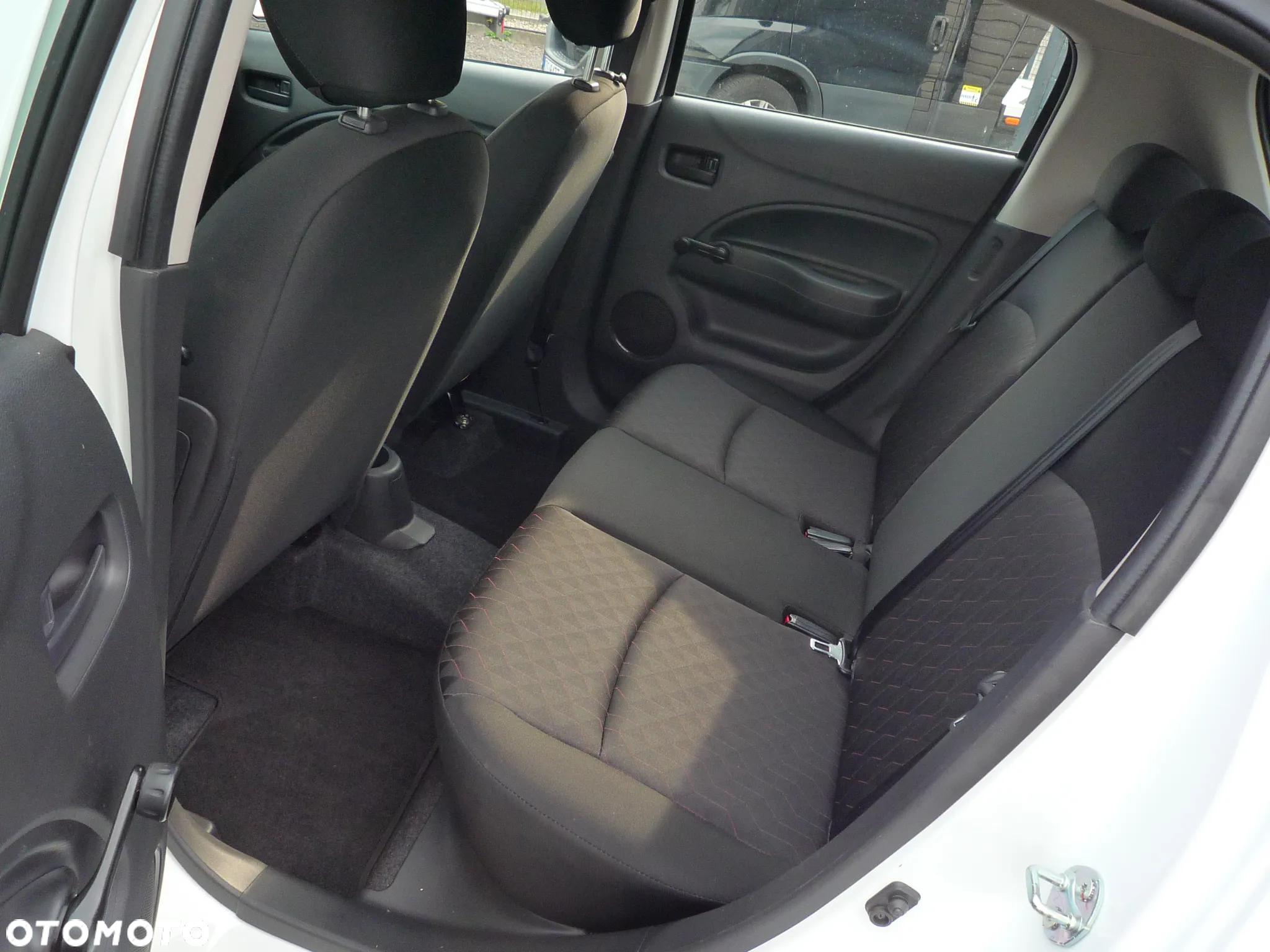 Mitsubishi Space Star - 13