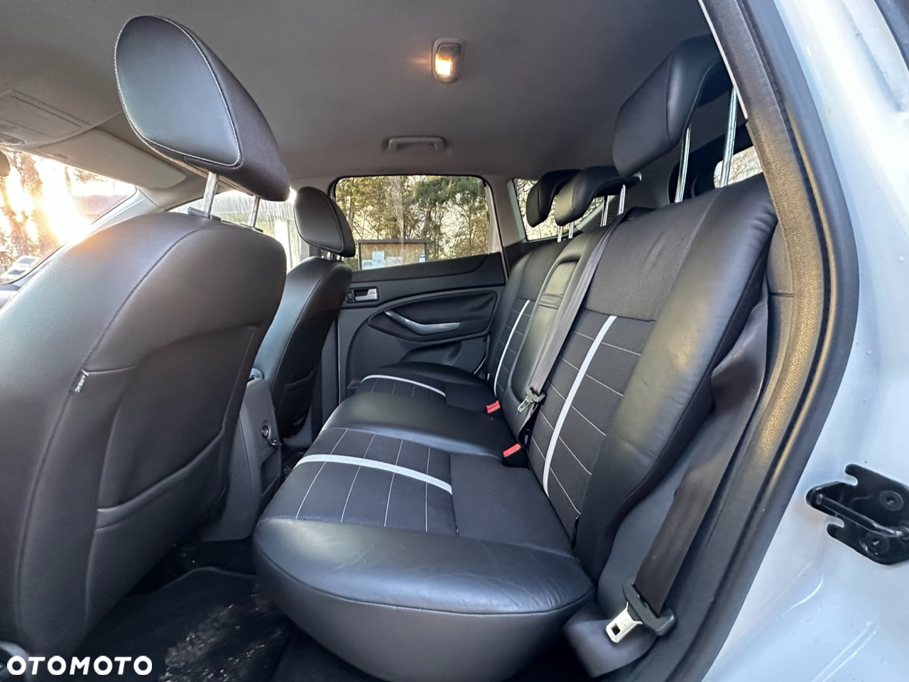 Ford Kuga 2.0 TDCi 2x4 Titanium - 3