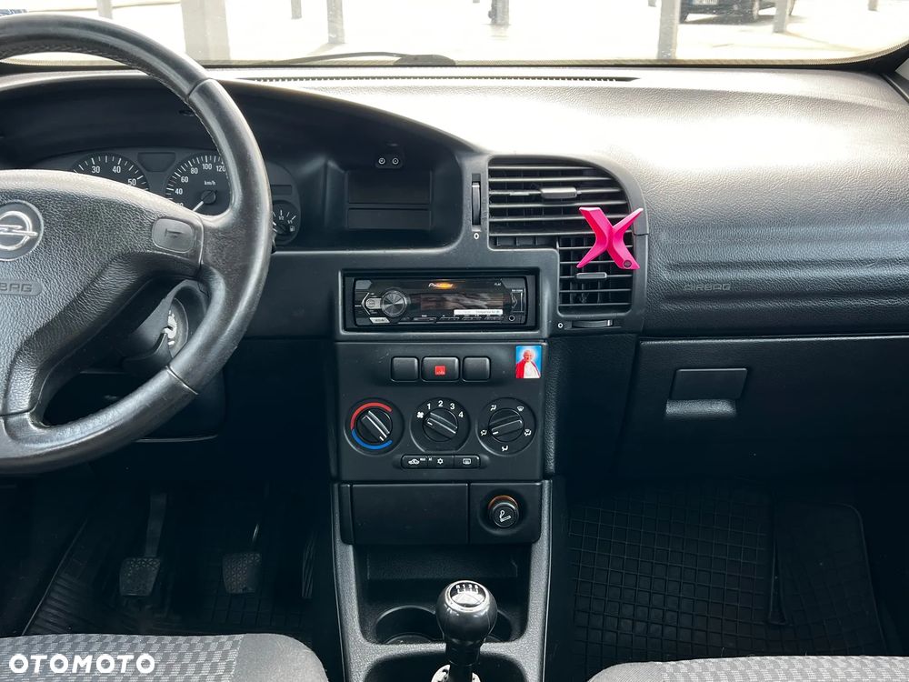 Opel Zafira 1.8 16V Comfort - 11