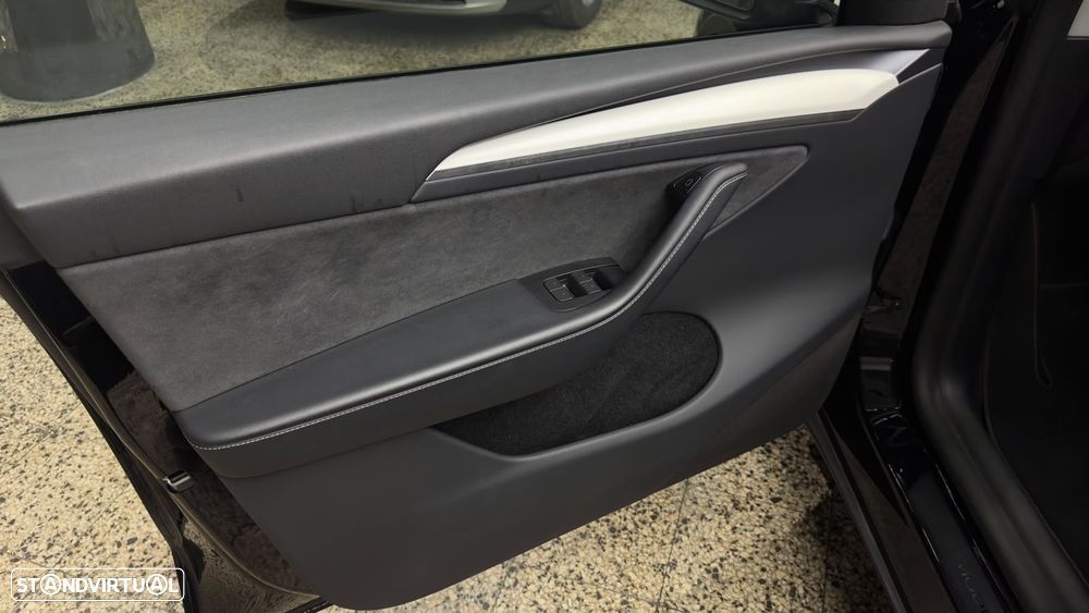 Tesla Model Y Long Range Dual Motor AWD - 20