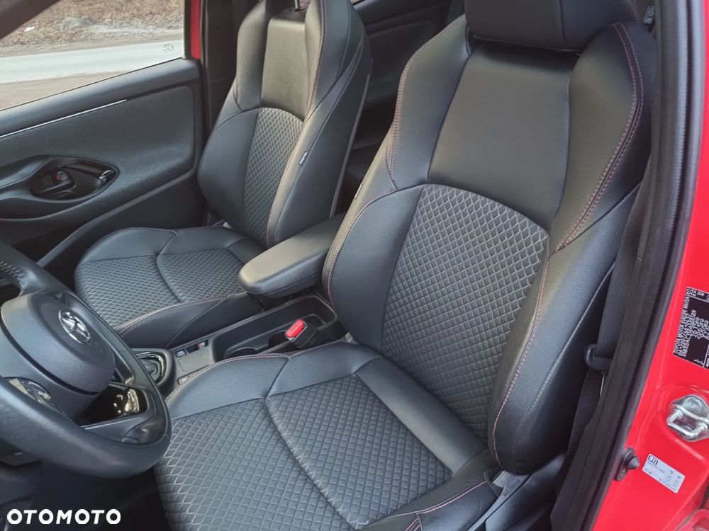 Toyota Yaris Hybrid 100 Premium - 12