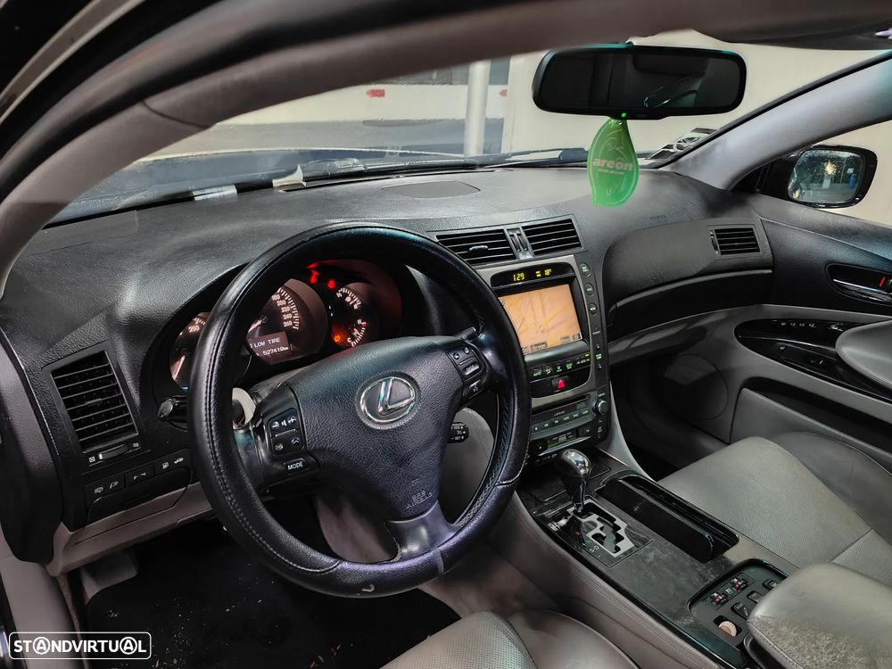 Lexus GS 450h 36 - 15