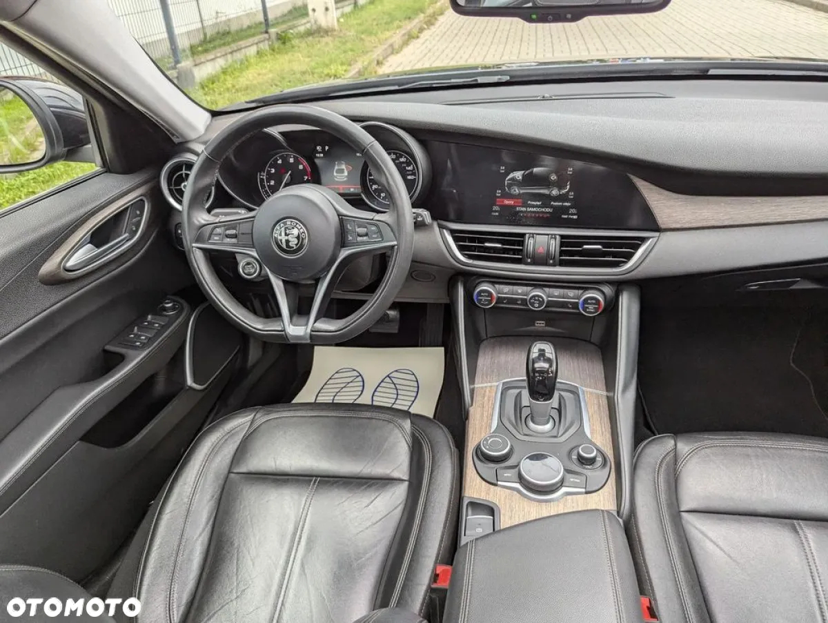Alfa Romeo Giulia 2.0 Turbo TI Q4 - 11