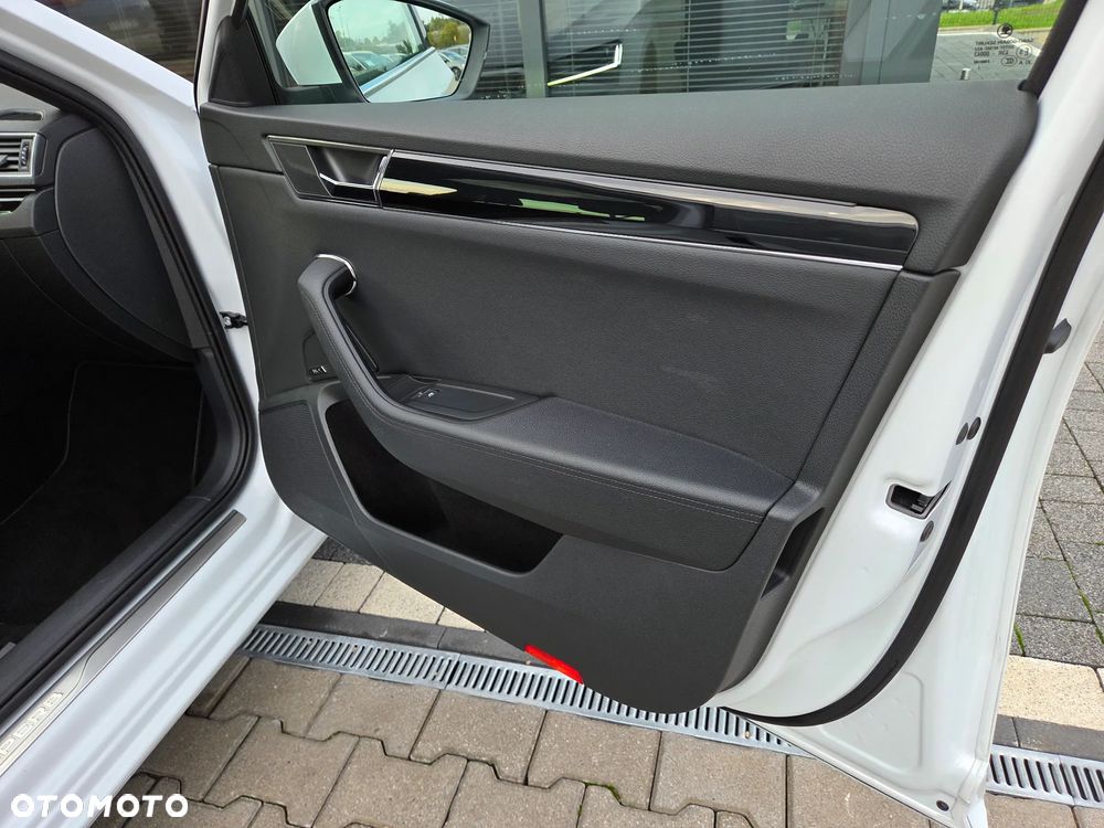 Skoda Superb 2.0 TDI SCR L&K DSG - 27