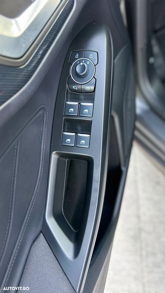 Ford Focus 1.5 EcoBlue Start-Stopp-System Aut. ST-LINE DESIGN - 16
