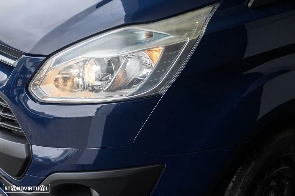 Ford Transit Custom Adaptada p/ 3 cadeiras de rodas - 9