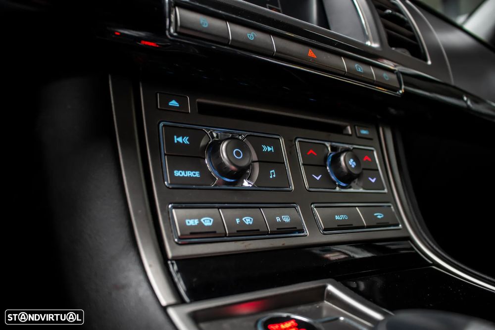 Jaguar XF 3.0 D V6 S Luxury - 25
