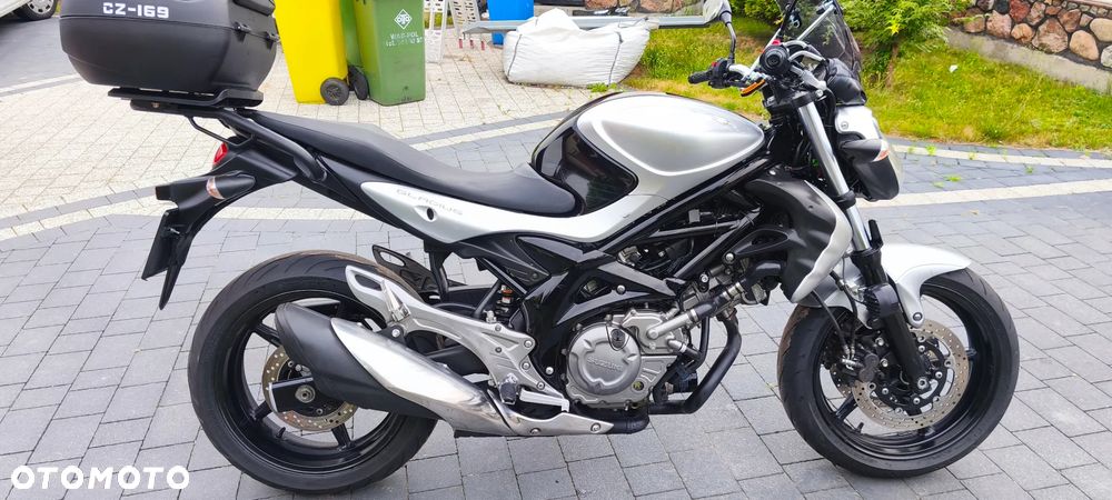 Suzuki Gladius - 1