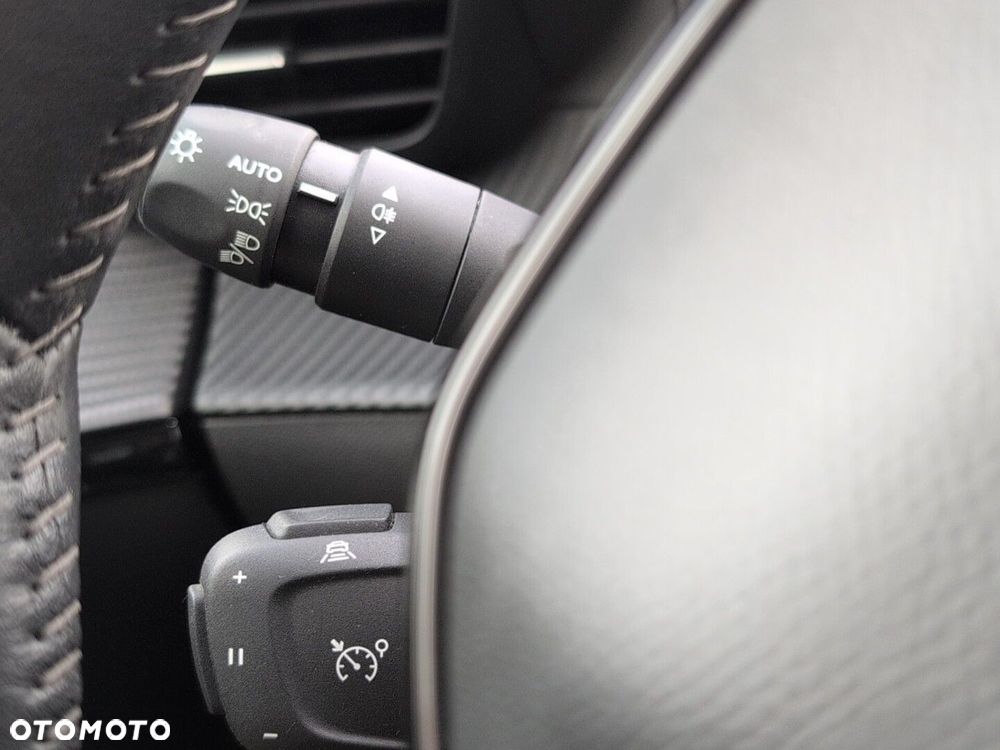 Peugeot 208 - 14