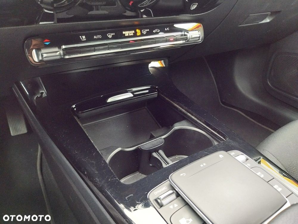 Mercedes-Benz CLA - 32