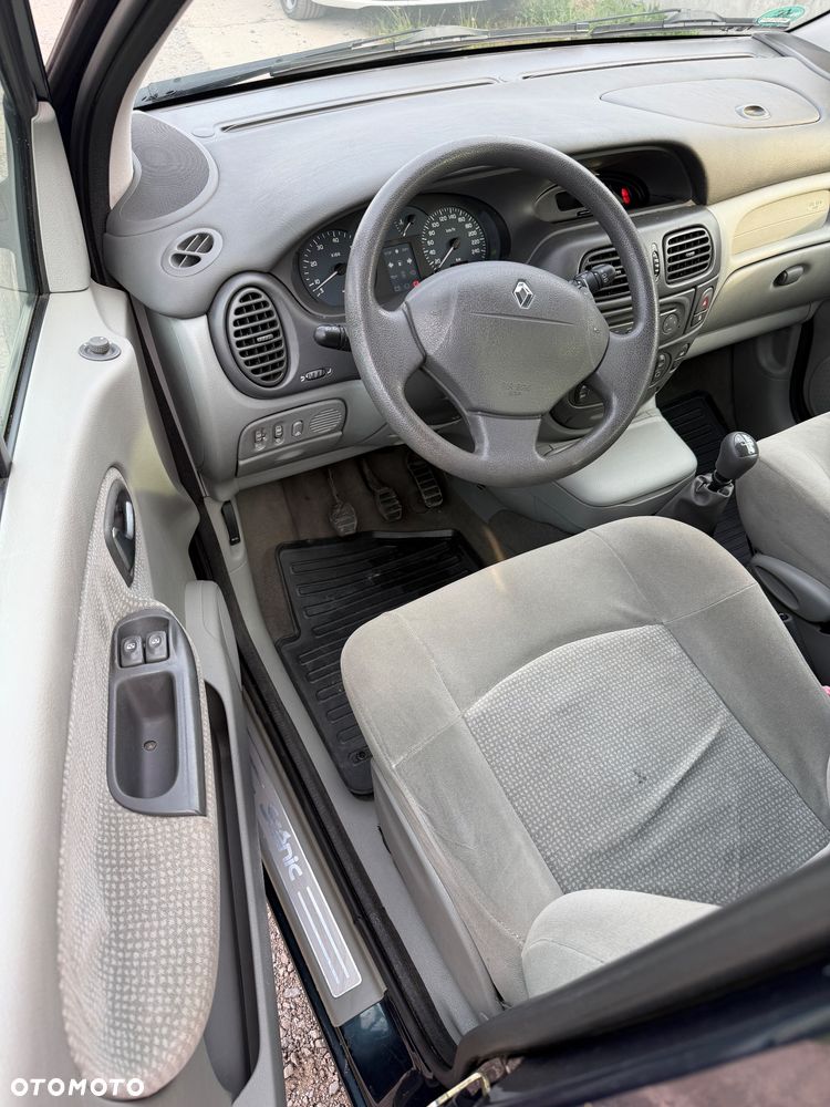 Renault Scenic 1.6 16V EXA - 9