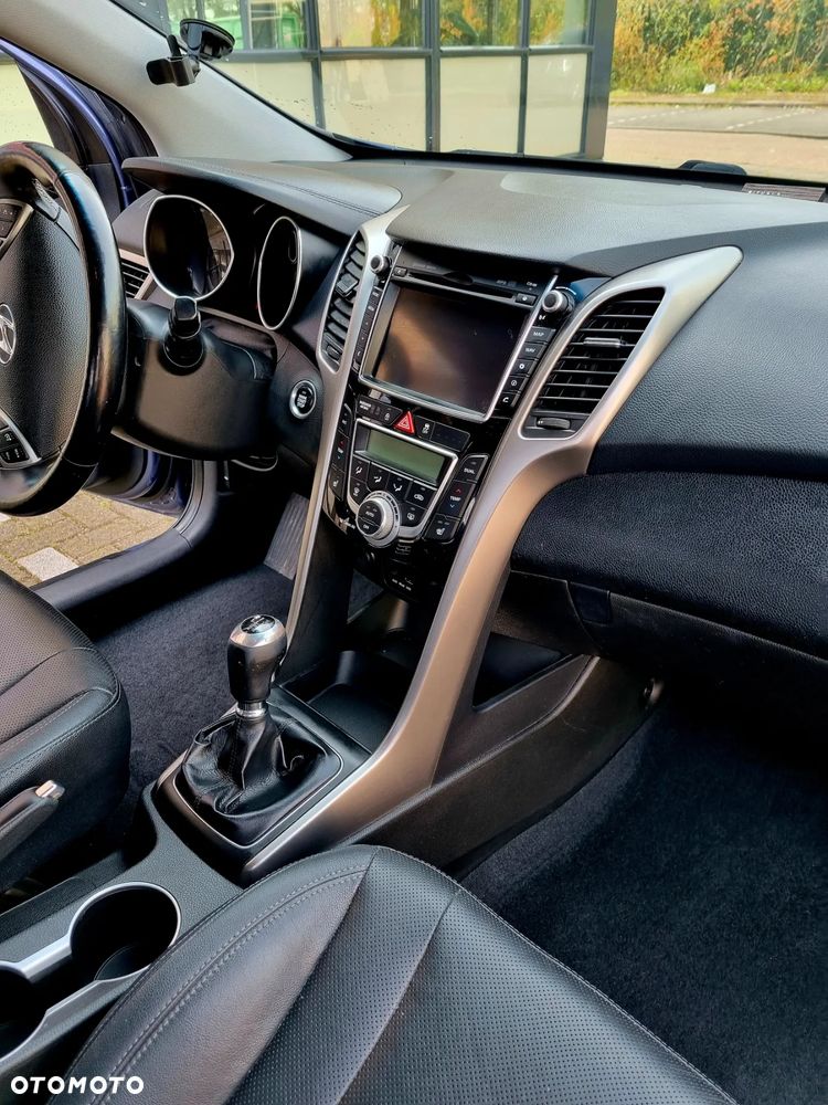 Hyundai i30 blue Kombi 1.6 GDi YES Gold - 4