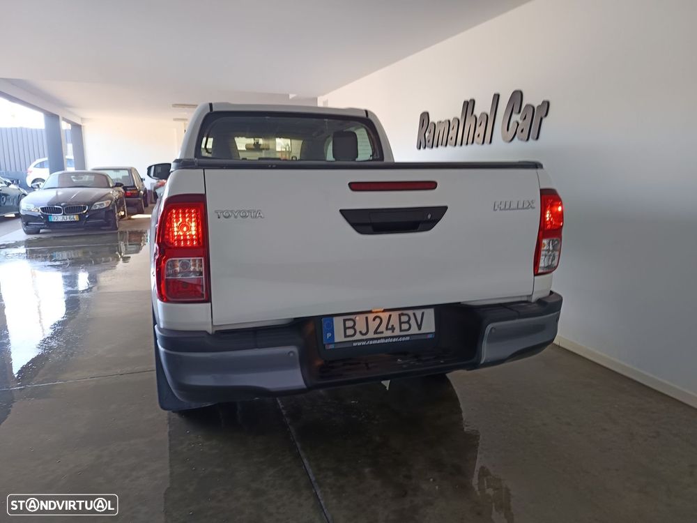 Toyota Hilux 2.4 D-4D 4WD CD CM - 4