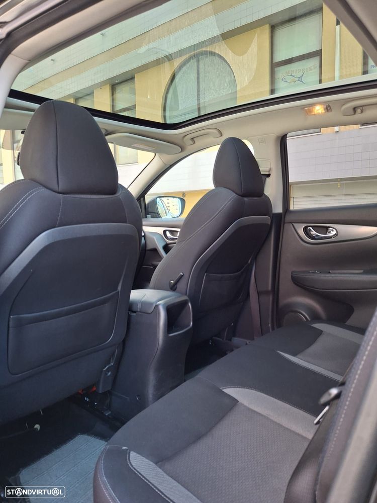 Nissan Qashqai 1.5 dCi N-Connecta J18+Led - 6