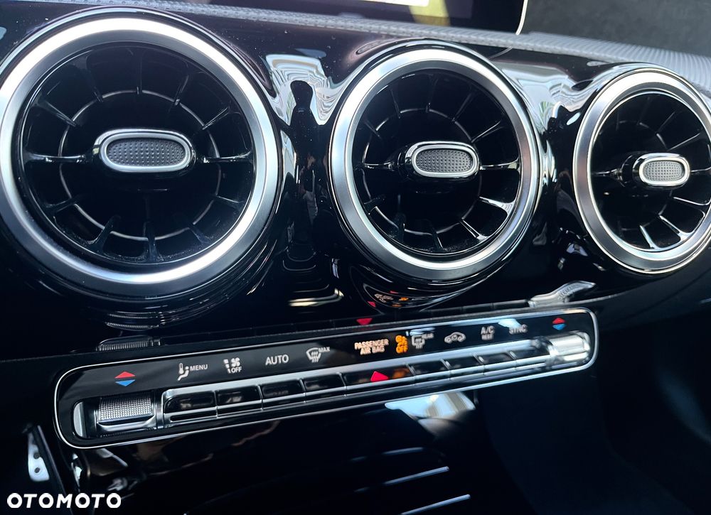 Mercedes-Benz Klasa A 180 7G-DCT Edition AMG Line - 25