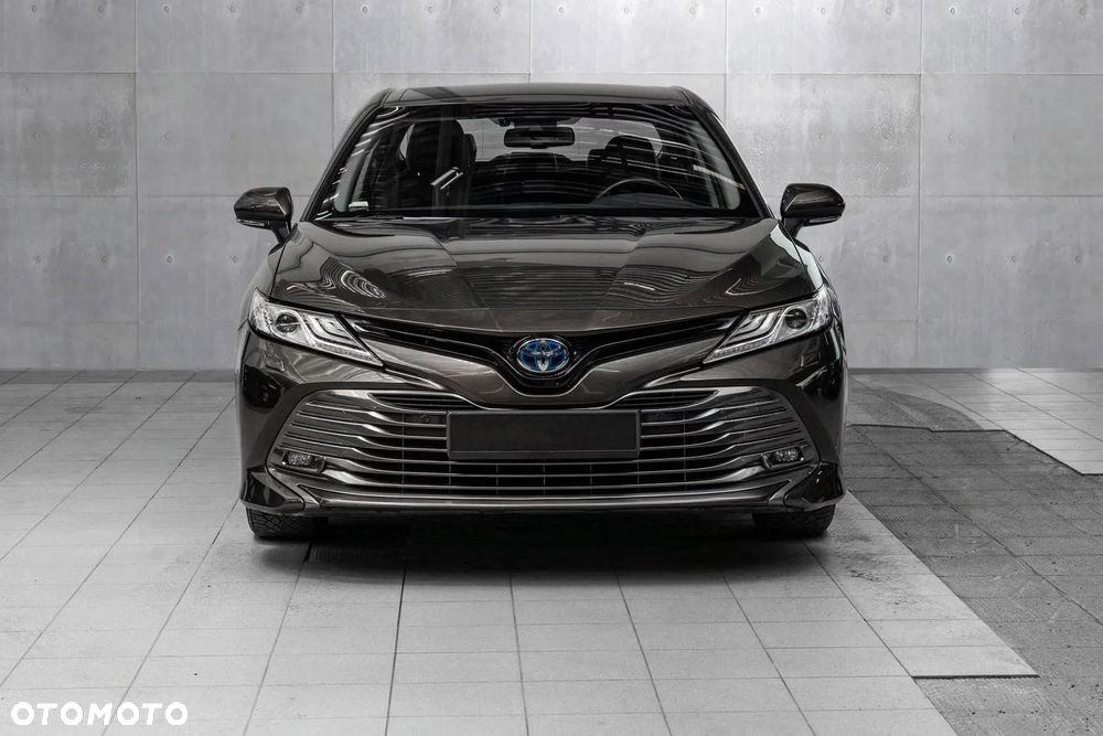 Toyota Camry - 4