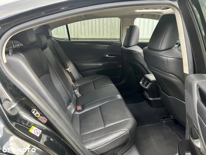 Lexus ES - 16