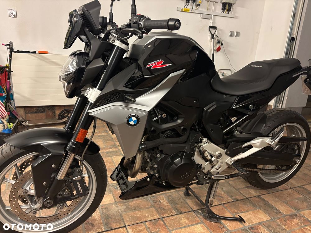 BMW F - 16