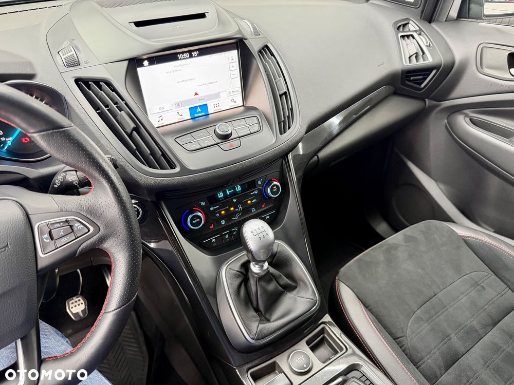 Ford Kuga 1.5 EcoBoost 2x4 ST-Line - 23