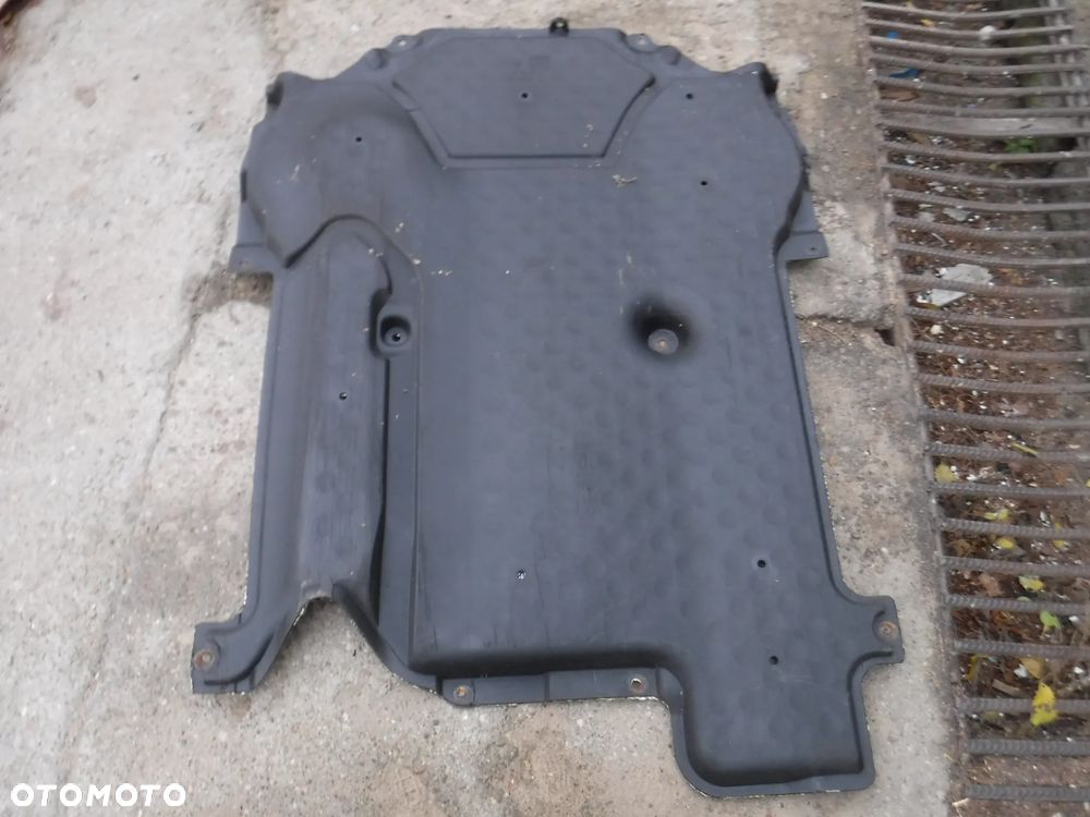 Mercedes C Klasa W204 oslona pod skrzynie - 1