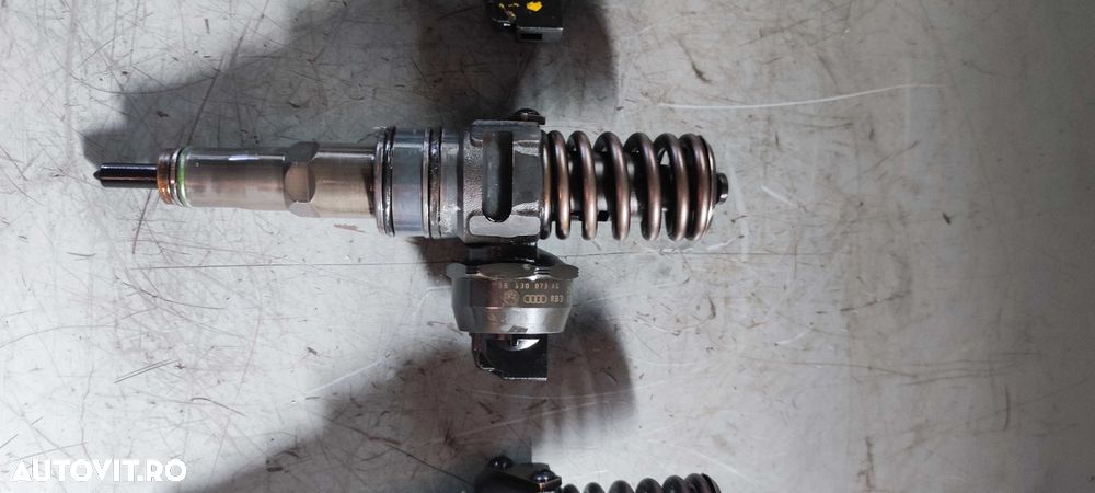 Injector volkswagen vw golf 5 motor BKC cod 038130073AG - 5