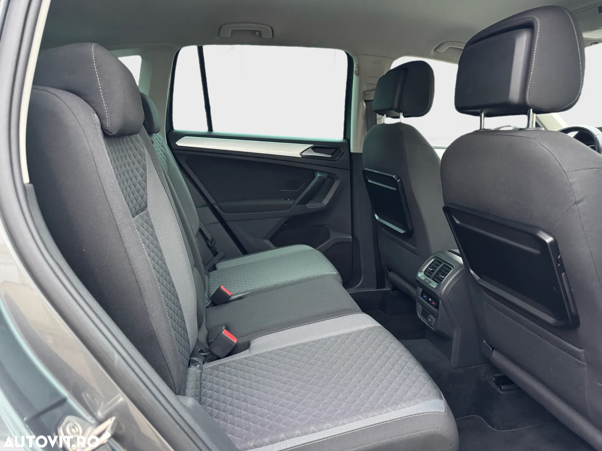 Volkswagen Tiguan 2.0 TDI 4Motion DSG BMT Sport & Style - 8