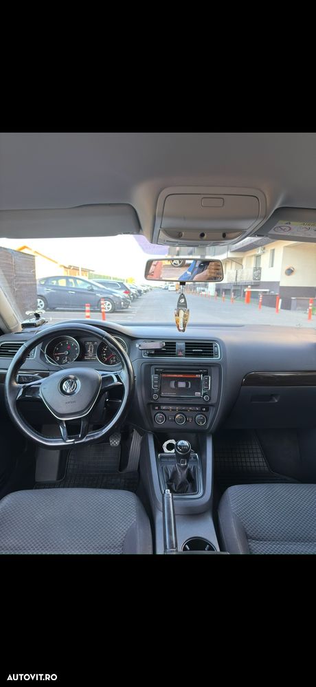 Volkswagen Jetta - 6