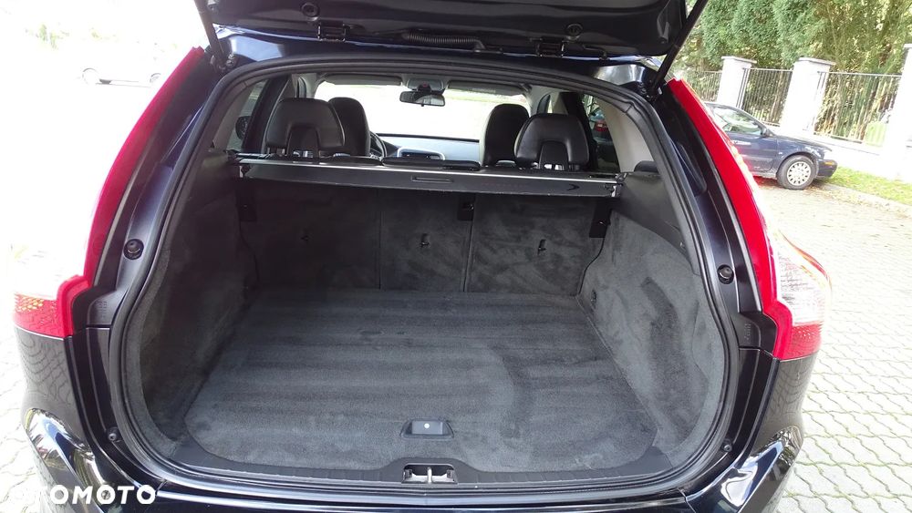 Volvo XC 60 D3 Drive-E Ocean Race - 9