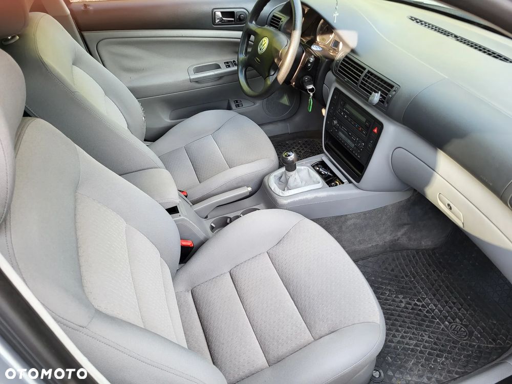 Volkswagen Passat 1.9 TDI Comfortline Family - 11