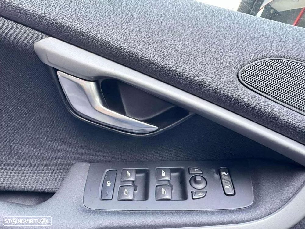 Volvo V40 Cross Country 1.6 D2 Kinetic - 11