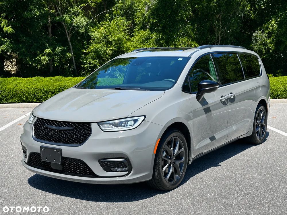 Chrysler Pacifica - 2