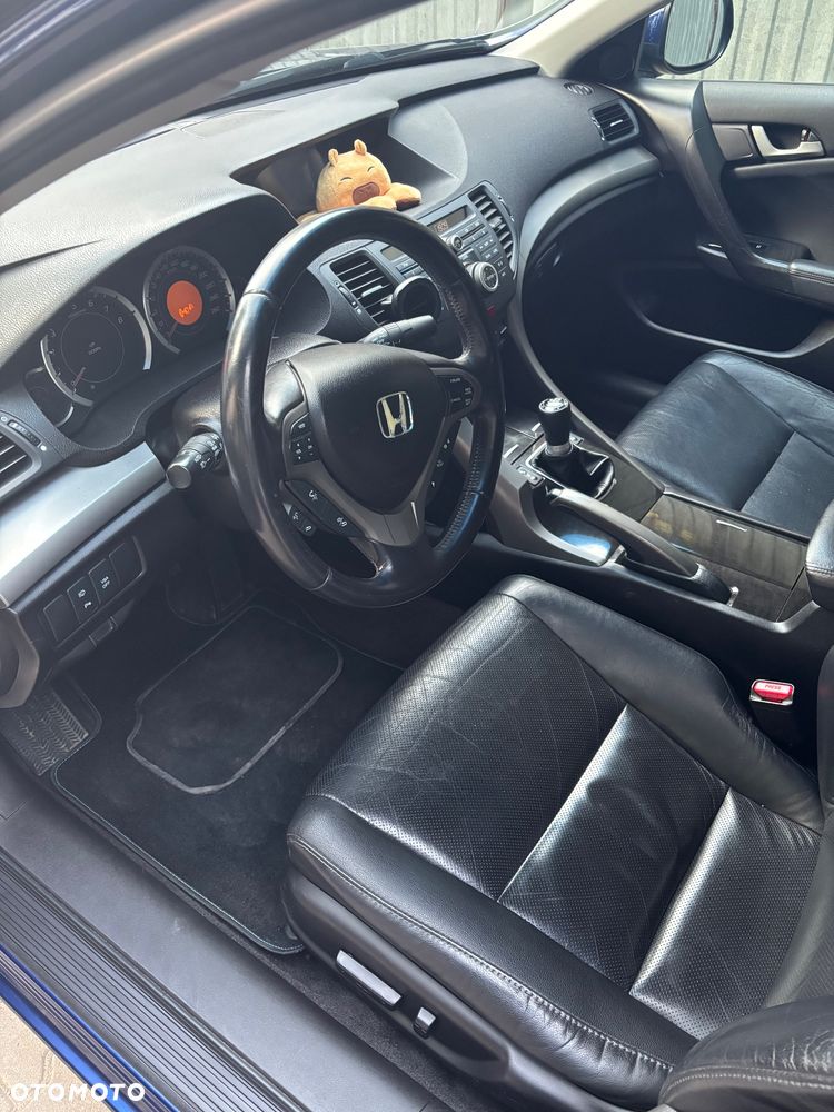 Honda Accord 2.0 Executive Nav - 29