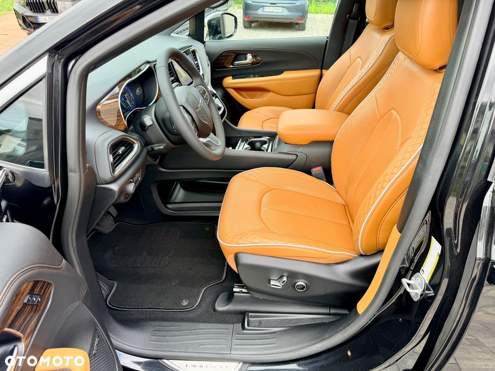Chrysler Pacifica - 25