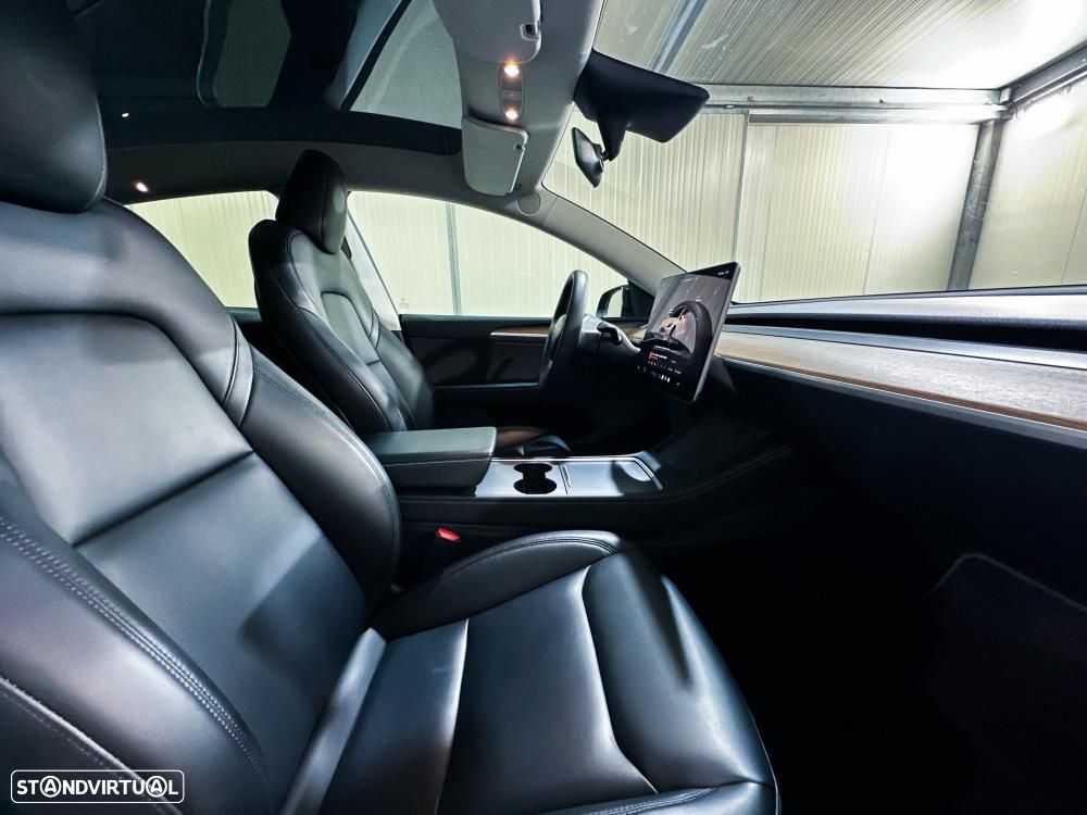 Tesla Model Y Performance Dual Motor AWD - 22