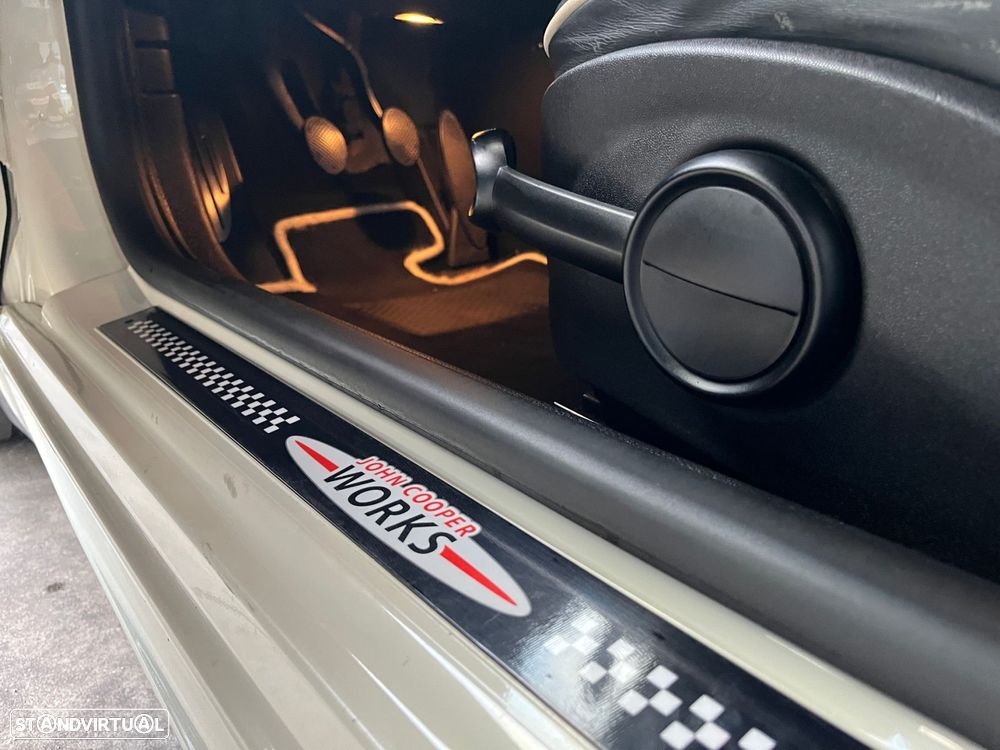 MINI 3 Portas Cooper D - 18