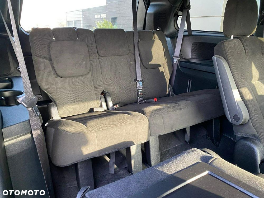Dodge Grand Caravan - 8