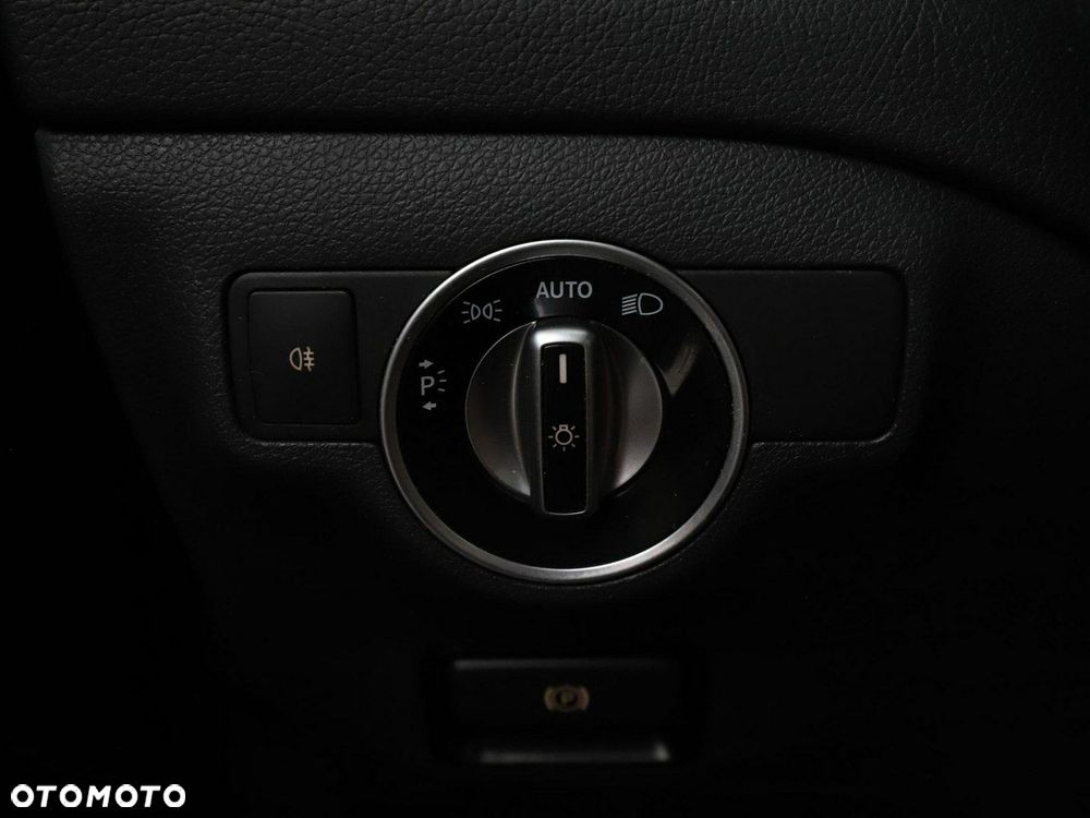Mercedes-Benz CLA 220 4Matic 7G-DCT AMG Line - 34